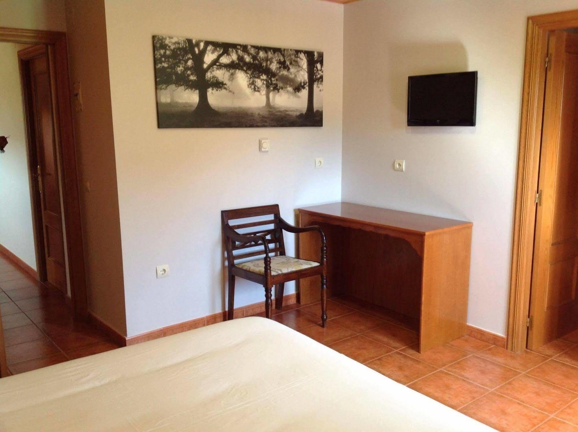 Alojamiento En Entorno Rural Los Trobos Villar de Otero Ngoại thất bức ảnh
